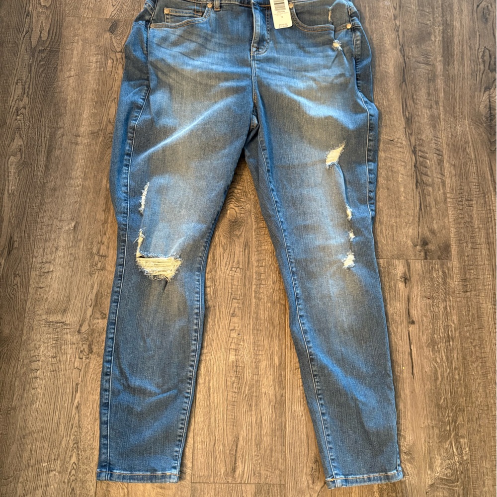 NWT‎ Torrid Blue curvy Skinny Jeans size 16 R